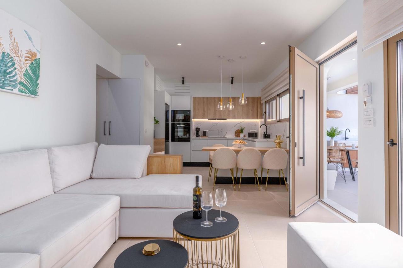 Mariann Premium Suites Лардос Екстериор снимка